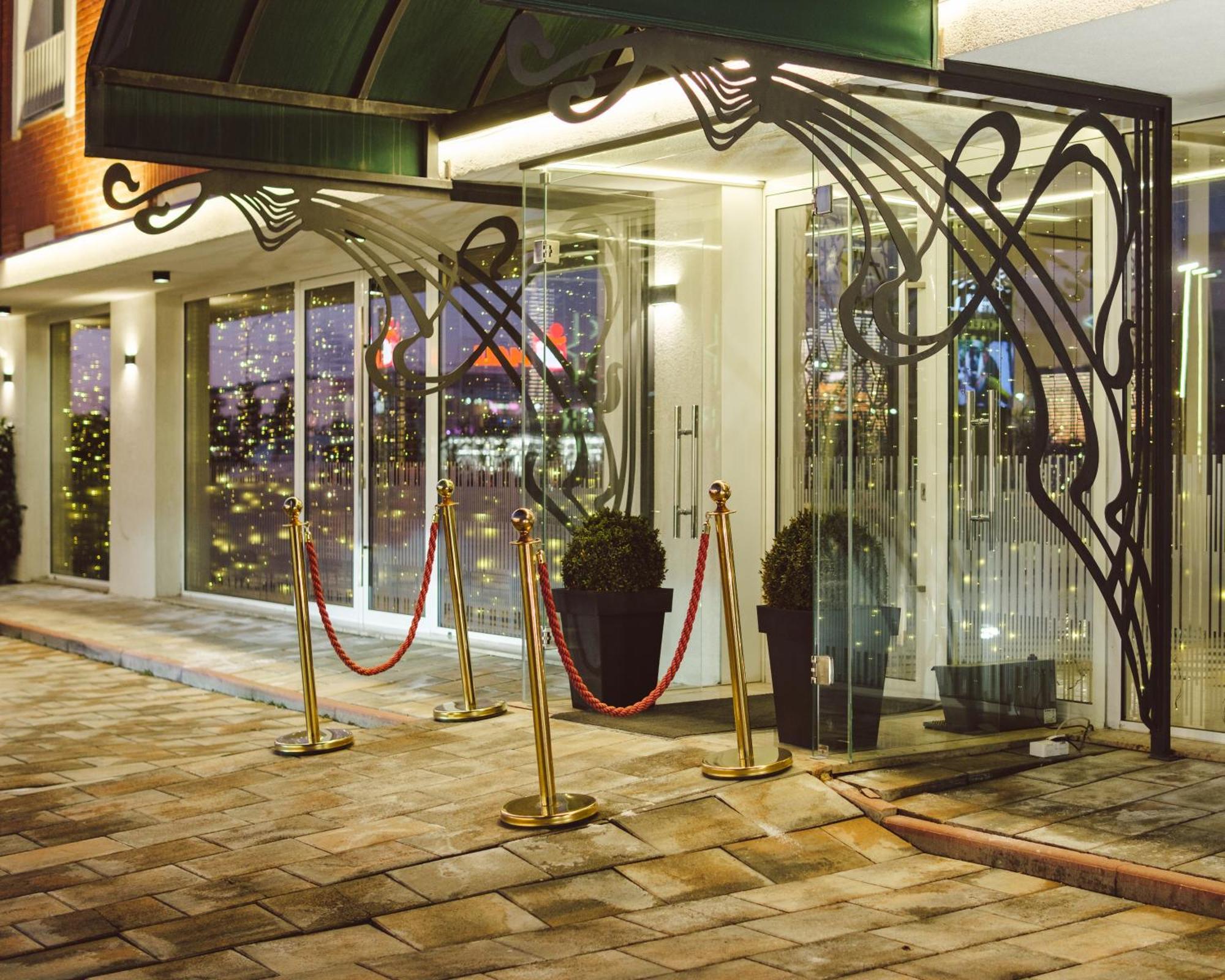 Star Hill Hotel & Spa Pristina Esterno foto